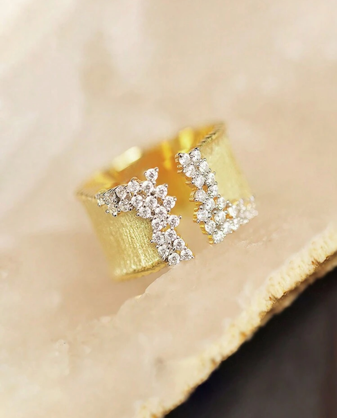 Gold Zirconia Ring - Image 4